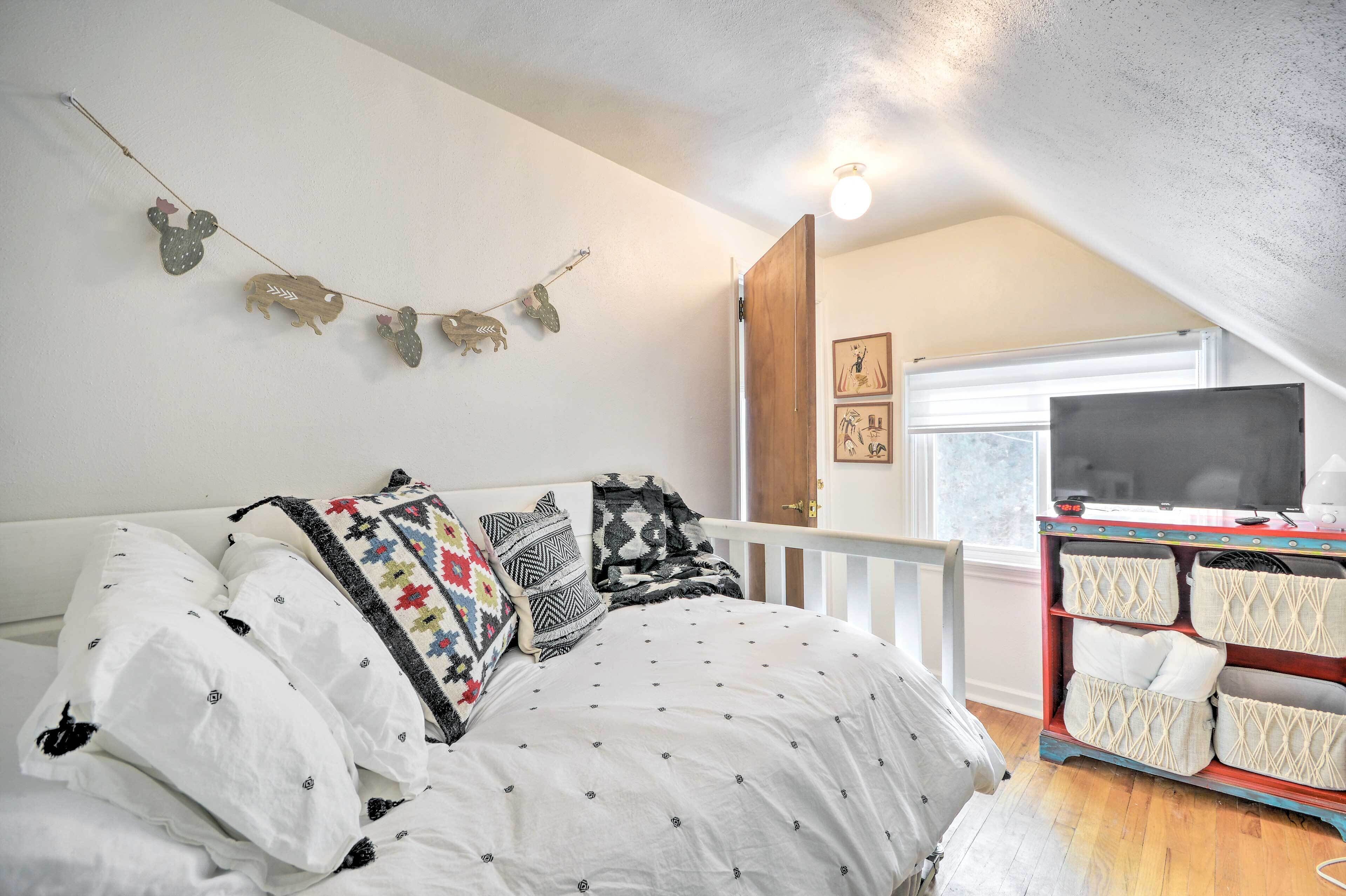 3 habitaciones, tabla de planchar con plancha y cuna de viaje 