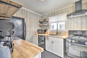 Geladeira, micro-ondas, cooktop, lava-louças