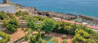 Seafront historical villa with fabulous garden and private pool