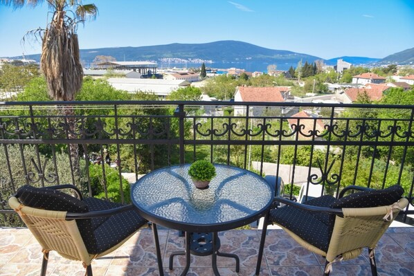 Outdoor dining - D&D Apartments Tivat - Apartment with 2 beds - No.7 (Tivat)