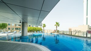 Outdoor pool - Captivating Sky & Sea Views in Two Bedroom Suite (Dubai)