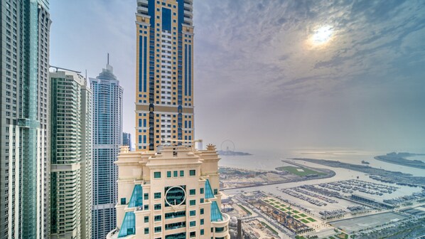 Luxury Apartment | Balcony view - Captivating Sky & Sea Views in Two Bedroom Suite (Dubai)