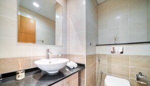 Luxury Apartment | Bathroom