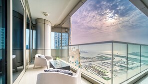 Luxury Apartment | Balcony - Captivating Sky & Sea Views in Two Bedroom Suite (Dubai)