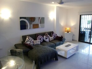 Una televisión, un reproductor de DVD