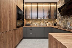 Fridge, microwave, oven, stovetop - Stylish Apartment with Balcony | Parking | Close to the Oder River (Wroclaw)