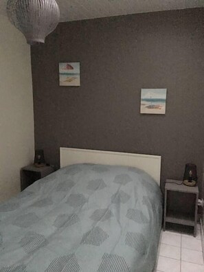 2 chambres, fer et planche Ă repasser, draps fournis