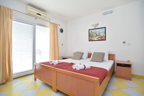 1 bedroom, in-room safe, iron/ironing board, free WiFi