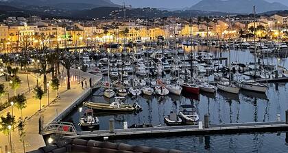 Beautiful apartment, hyper center, Sanary port, free parking