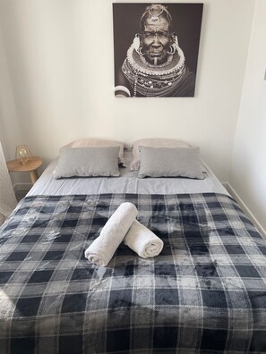 2 chambres, fer et planche à repasser, Wi-Fi gratuit, draps fournis