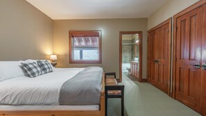 Apartment, 3 Bedrooms, Mountain View, Slope side (3 Bedrooms) | 3 bedrooms, individually decorated, individually furnished - Mountain Time-spacious, Private Hot Tub,great View (Beaverdell)