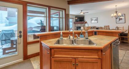 Mountain Time-spacious, Private Hot Tub,great View