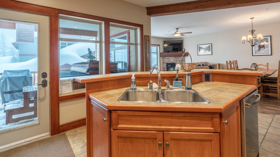 Mountain Time-spacious, Private Hot Tub,great View