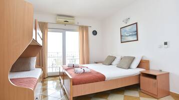 1 bedroom, in-room safe, iron/ironing board, free WiFi