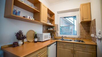 Kühlschrank, Mikrowelle, Toaster