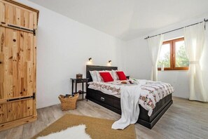 4 bedrooms, free WiFi - Villa in Rovanjska with Sea Views & Pool (Jasenice)
