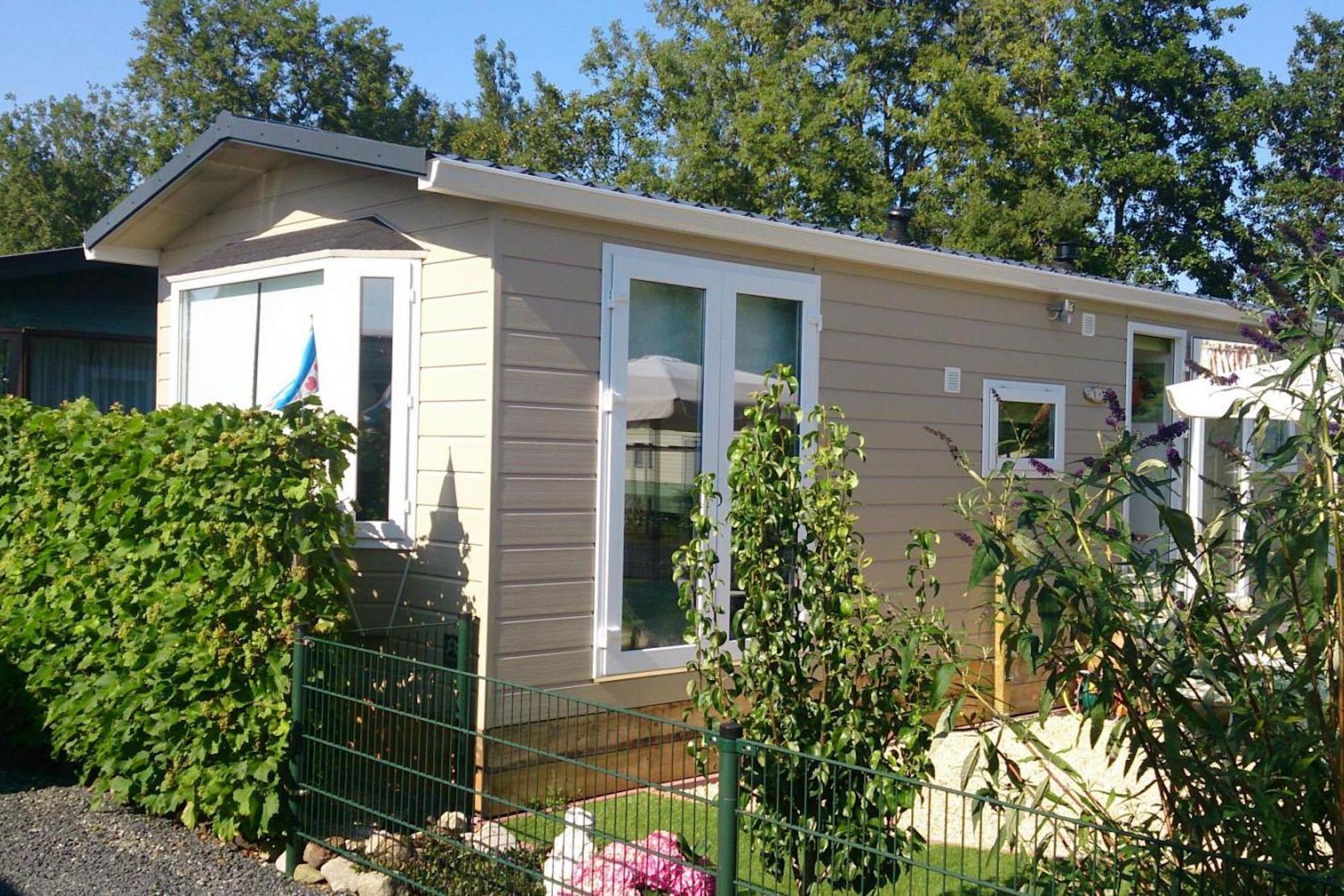 Modern chalet with oven, near the Wadden Sea