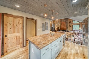 Interior - Gorgeous Rippling Waters!  Private Hot Tub- Spectacular Views! (Nathrop)