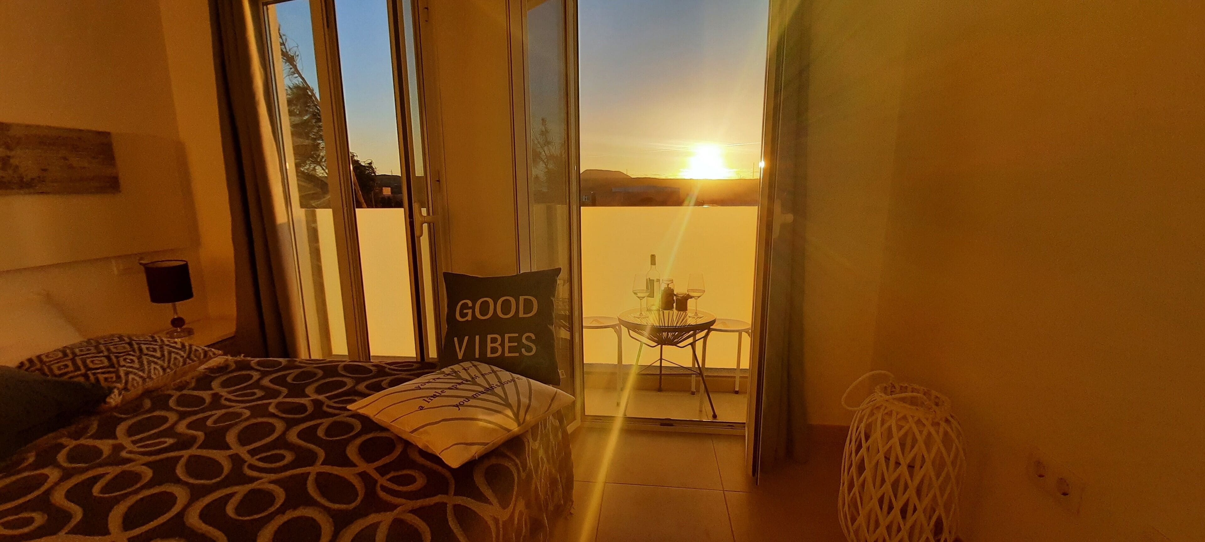 1 chambre, coffres-forts dans les chambres, fer et planche à repasser