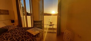 2 bedrooms, in-room safe, iron/ironing board, free WiFi