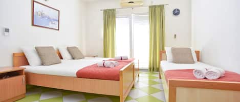 1 bedroom, in-room safe, iron/ironing board, free WiFi