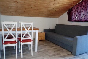 Smart TV - Holiday Home in Kolczewo with Lake Access (Kolczewo)