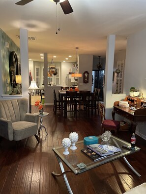Interior - Cosy town home  for rent, 8 min from downtown. (Raleigh)