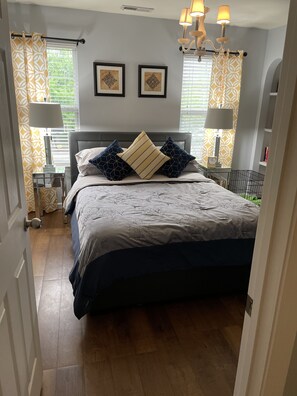 1 bedroom, iron/ironing board, free WiFi, bed sheets - Cosy town home  for rent, 8 min from downtown. (Raleigh)
