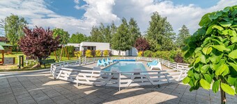 Holiday homes with pool, close to the beach