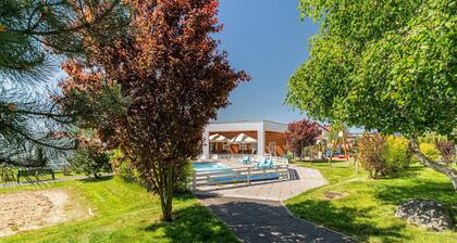 Holiday homes with pool, close to the beach