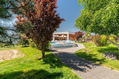 Holiday homes with pool, close to the beach