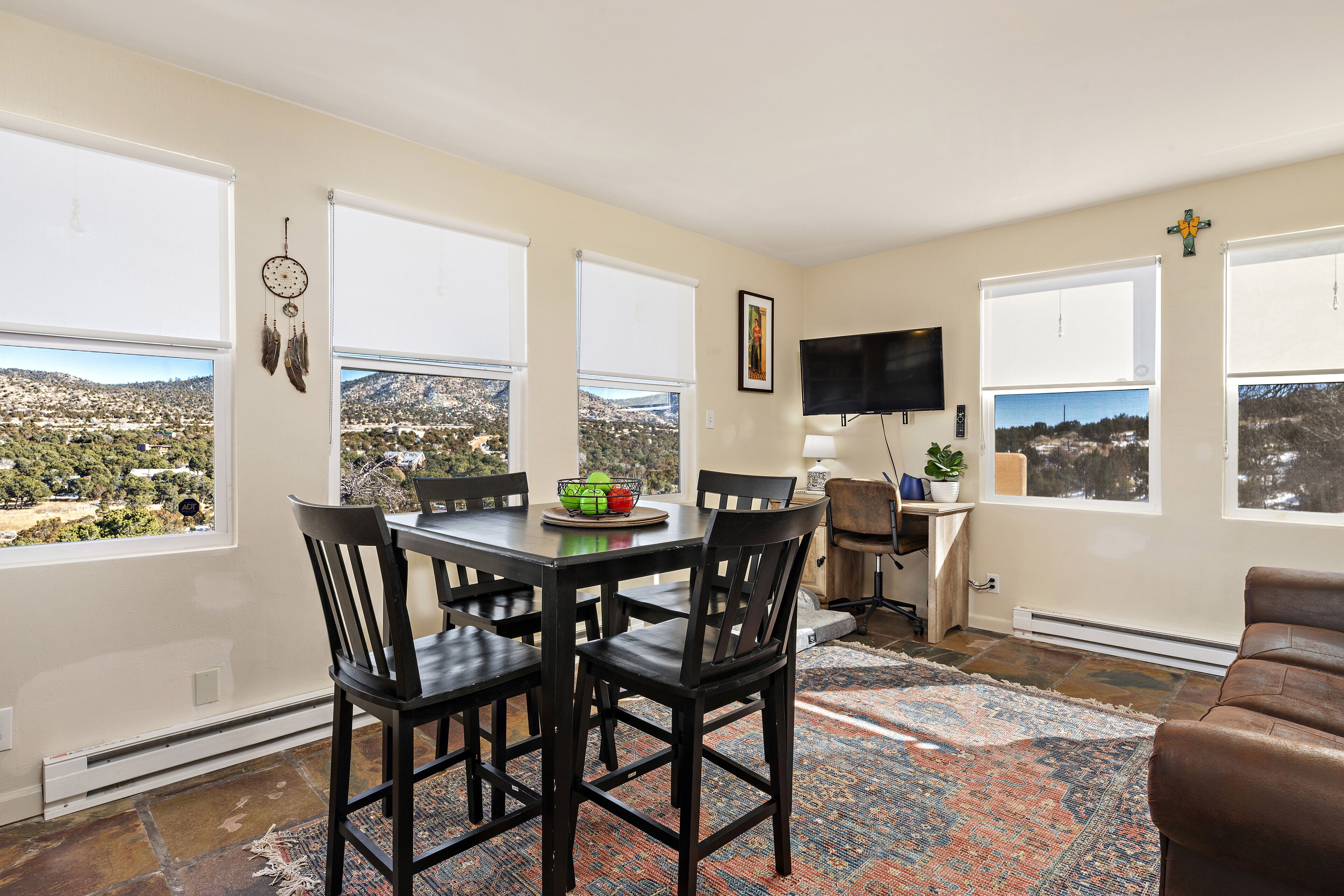 Peaceful & Quaint Guesthouse - 15 min to Santa Fe Plaza - Dog welcome!