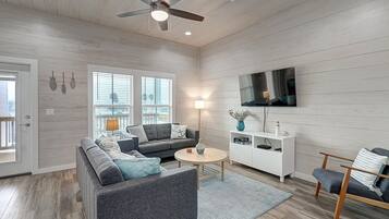 House, 3 Bedrooms | Living room