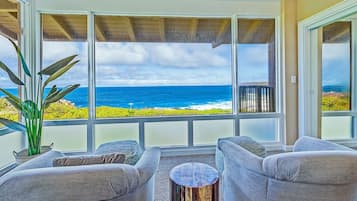 Condo, 1 Bedroom | Living room