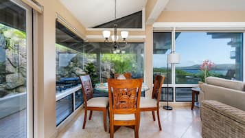 Condo, 1 Bedroom | Outdoor dining