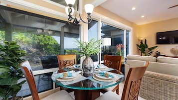Condo, 1 Bedroom | Dining