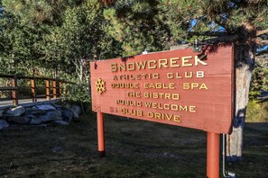 Property grounds - Quaint & Homey, Great Value Mammoth Getaway, Walk to Ice Rink & Bowling (Mammoth Lakes)