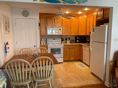 Pet Friendly - Escape in Cape May! 6 Blocks to the Beach!