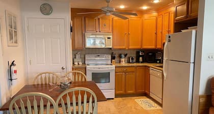 Pet Friendly - Escape in Cape May! 6 Blocks to the Beach!