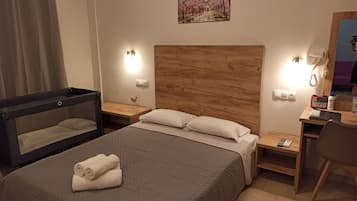 Standard Apartment | Bathroom | Shower, rainfall showerhead, designer toiletries, hair dryer