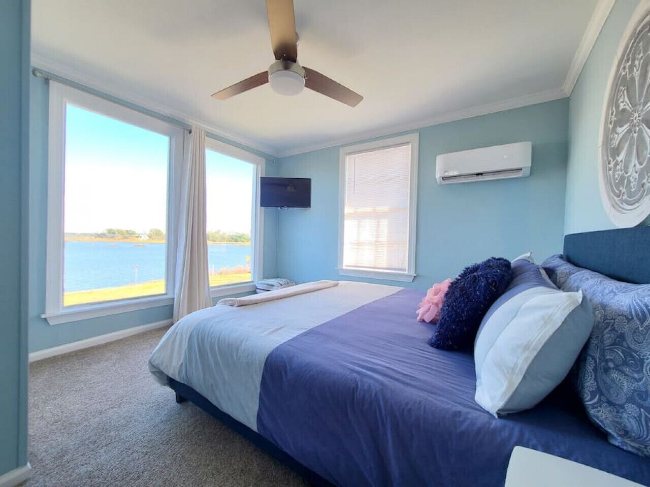 2 bedrooms, desk, iron/ironing board, travel crib