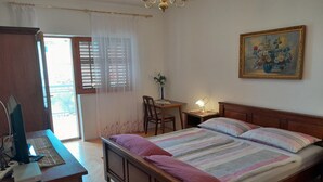 2 bedrooms, free WiFi - Tranquil Retreat near Drazica Beach (Biograd)