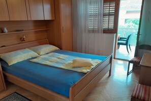 2 bedrooms, free WiFi - Couple Getaway near Adriatic Sea (Biograd)