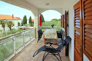 Outdoor dining - Couple Getaway near Adriatic Sea (Biograd)