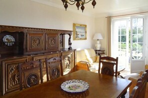Interior - Holiday Home in Kersiny with Sea Views (Plouhinec)