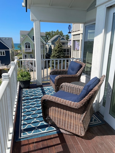 Pet Friendly with Lake & Resort Views