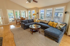 Smart TV, fireplace, DVD player