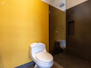 Shower, towels - w* | Jungle Design 1BR in Parque 93 (Bogotá)