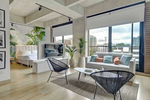 TV, offices - w* | Jungle Design 1BR in Parque 93 (Bogotá)
