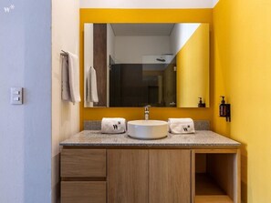 Douche, serviettes fournies